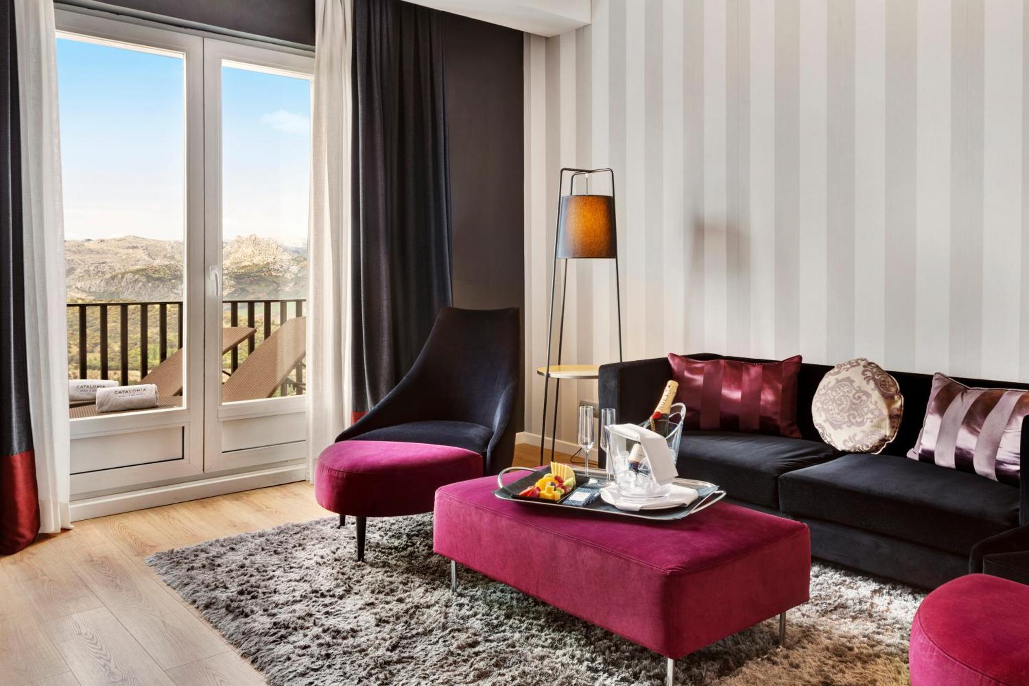 Deluxe Junior Suite,1607655532:JPEG